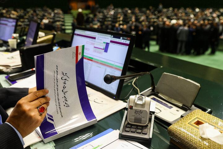 حداقل دستمزد در کشور همسایه تعیین شد/ نماینده معترض کارگران به جلسه نرفت